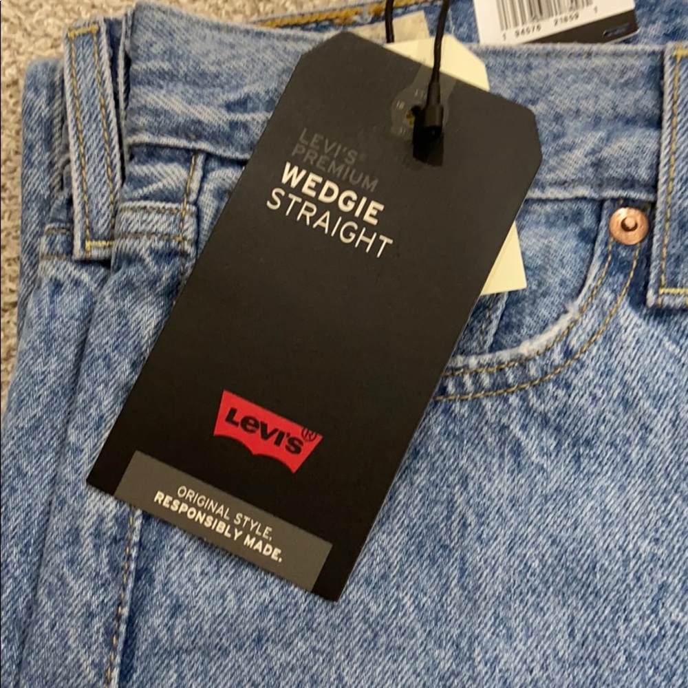 Levi's Wedgie Straight Jeans - Picture 9 of 13